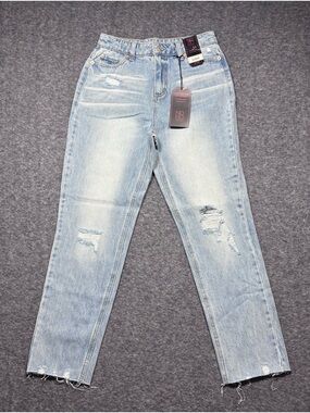 No Boundaries Light Blue Distressed Cropped Length Jeans